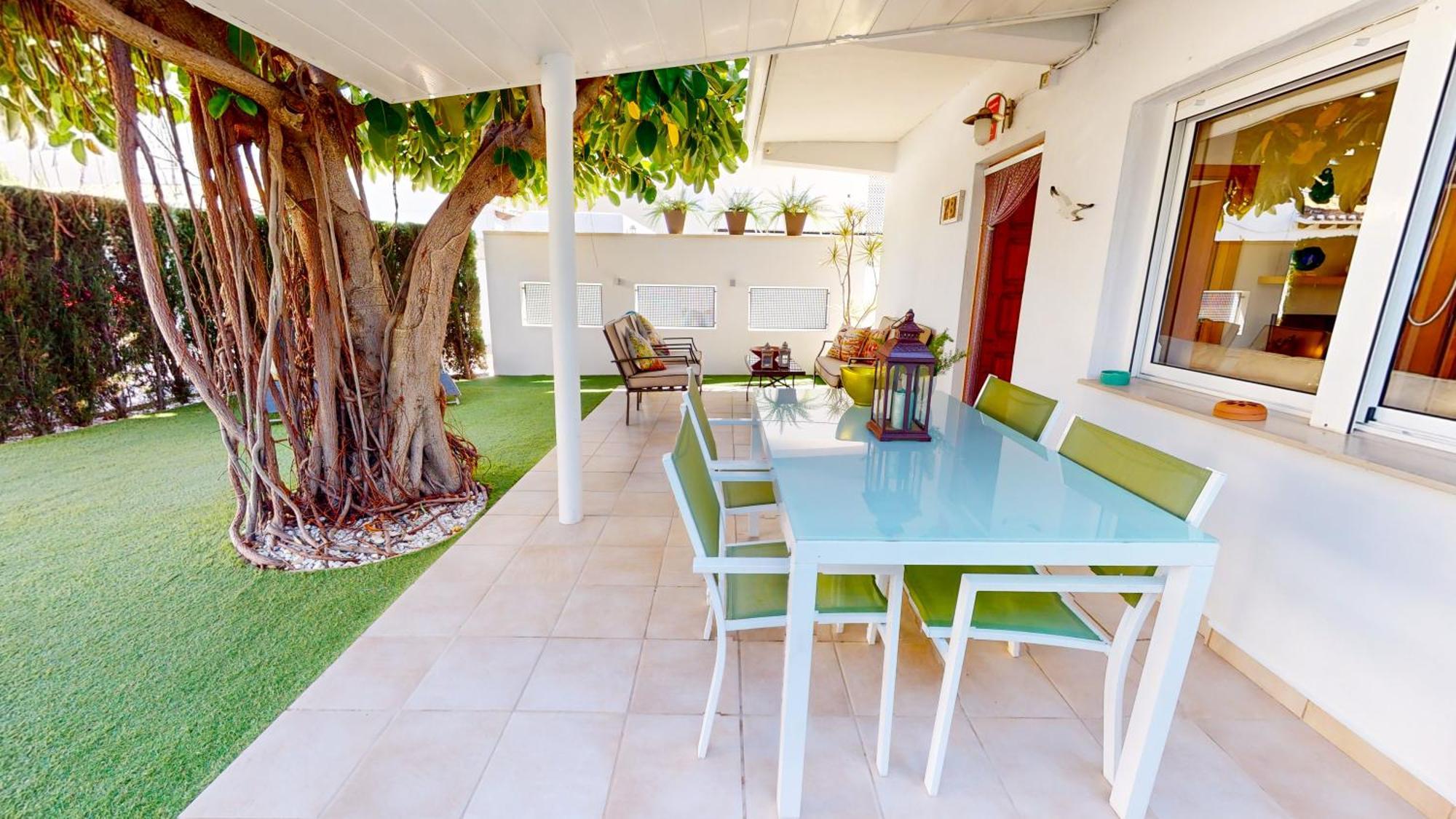 Net By Family Homes * Dénia